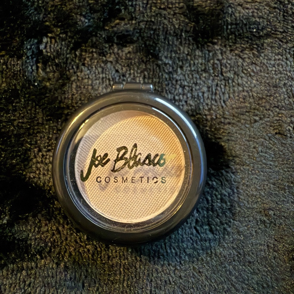 Joe Blasco Cosmetics MATTE Eyeshadow in the color Allure